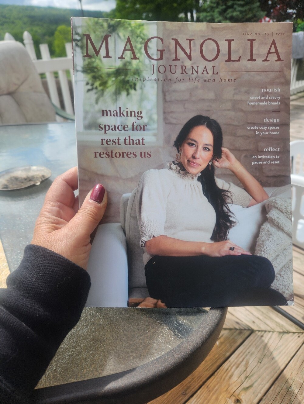Magnolia Journal Magazine - White Cover (Magnolia)